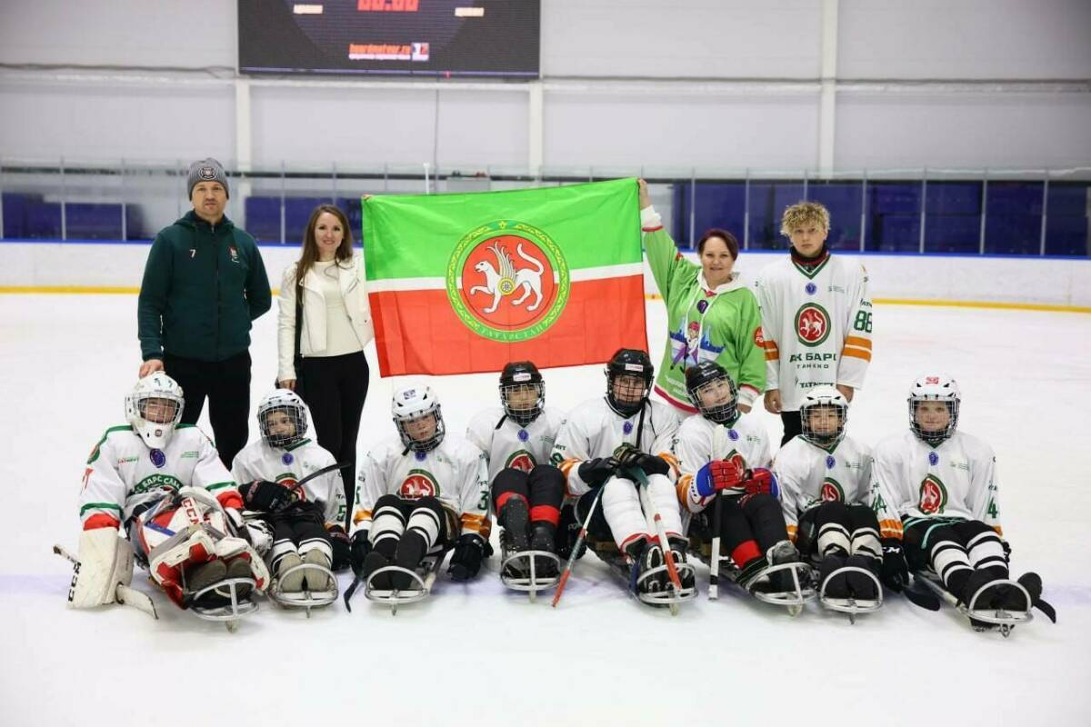 Детская команда «Танеко-следж» отправилась на турнир по следж-хоккею в Чебоксарах