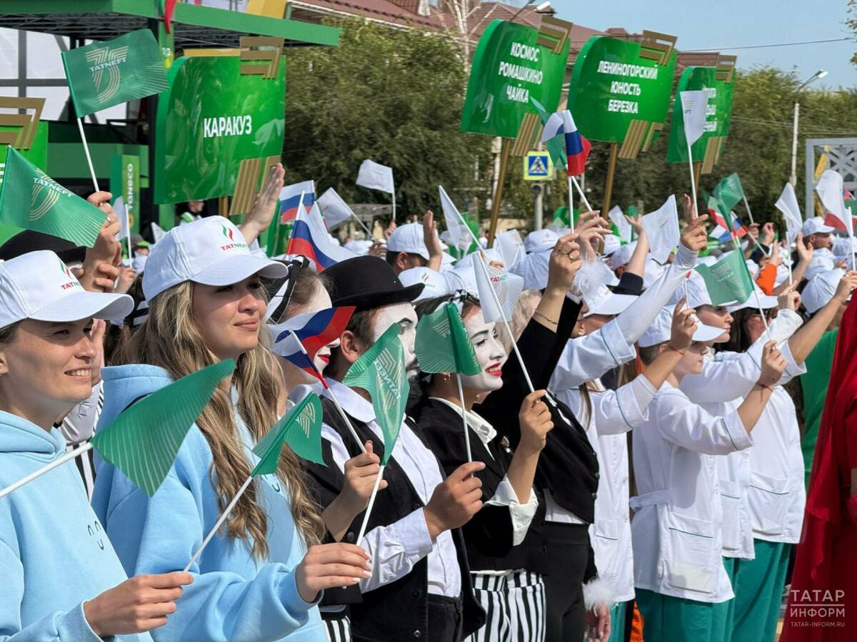 Праздничный концерт ко Дню нефтяника проходит в Альметьевске