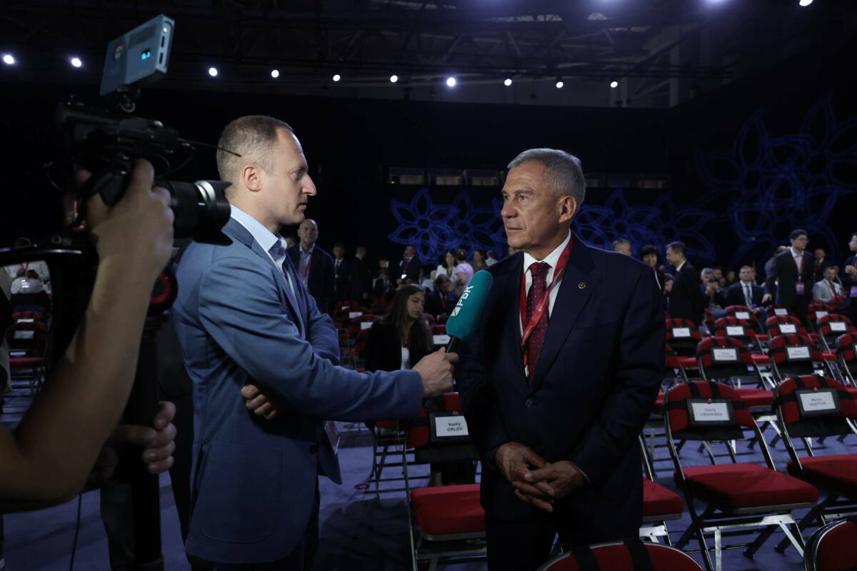 Татарстан на ВЭФ-2025: соглашения на полях форума, приглашения в Казань, слово Путина