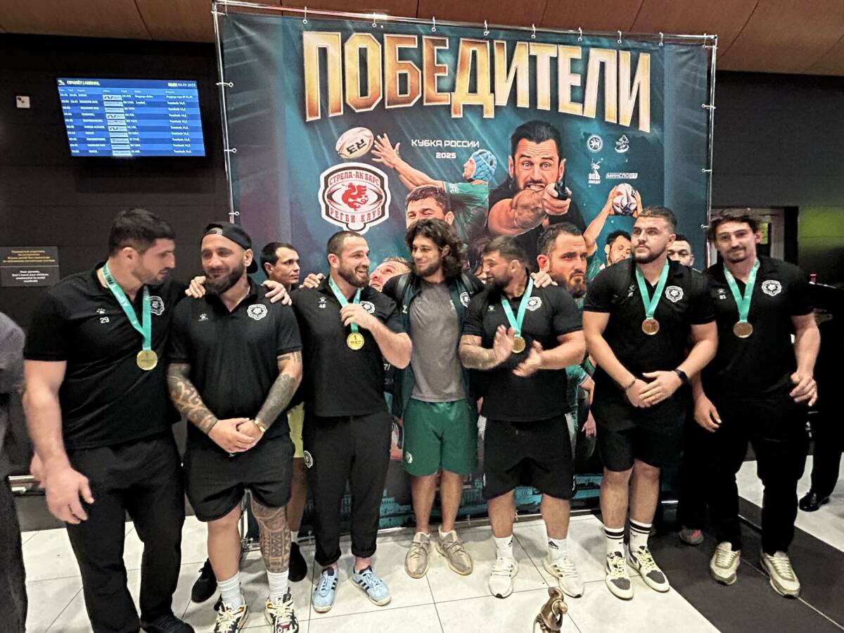 «Чувствовали вашу поддержку в Москве»: болельщики встретили «Стрелу-Ак Барс» в аэропорту