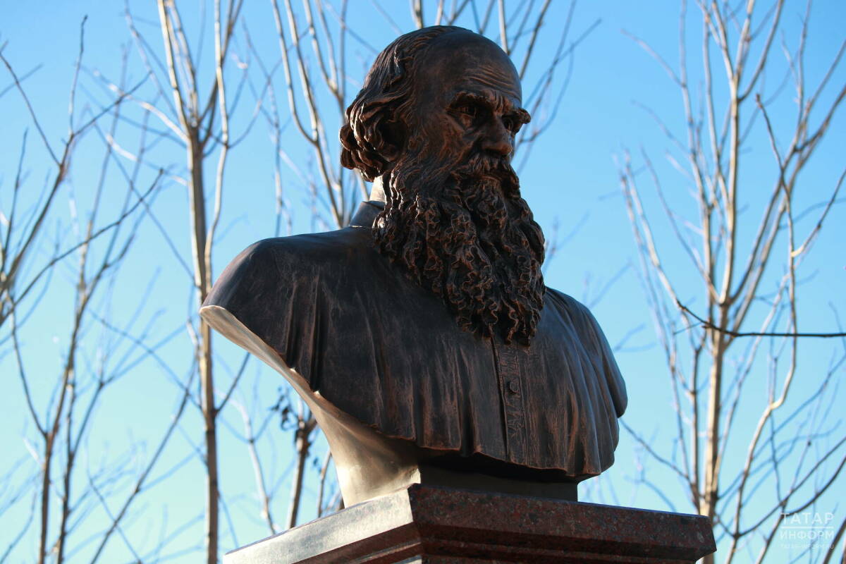 Знание татарского и плохие оценки в университете: факты о жизни Льва Толстого в Казани