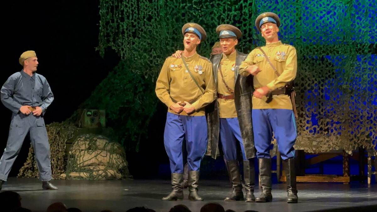 «У вас очень теплый зритель»: Луганский театр дал первые спектакли в Татарстане