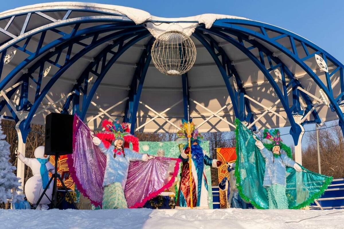 В Набережных Челнах в одном парке собрали Дедов Морозов