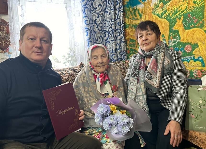 Глава Мамадышского района поздравил труженицу тыла со 100-летием