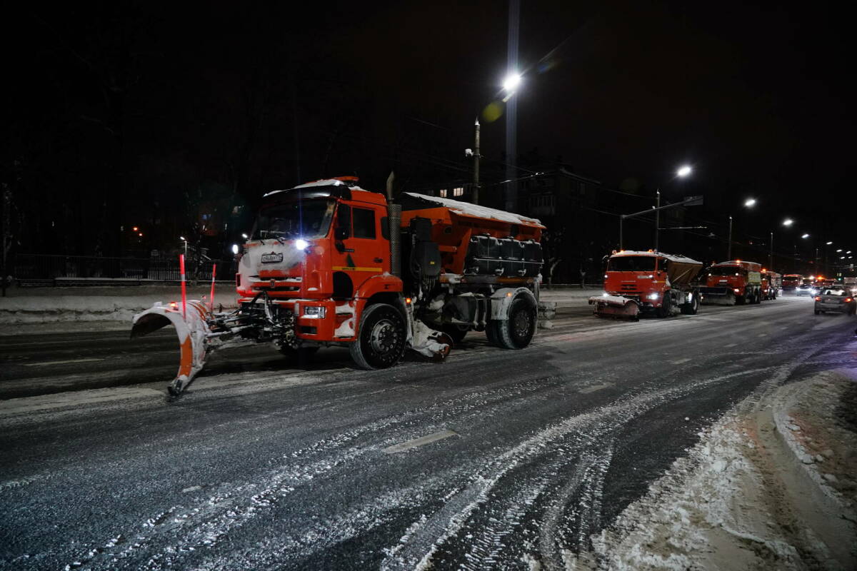 На новогодних праздниках в Казани продолжат закрывать парковки из-за уборки снега