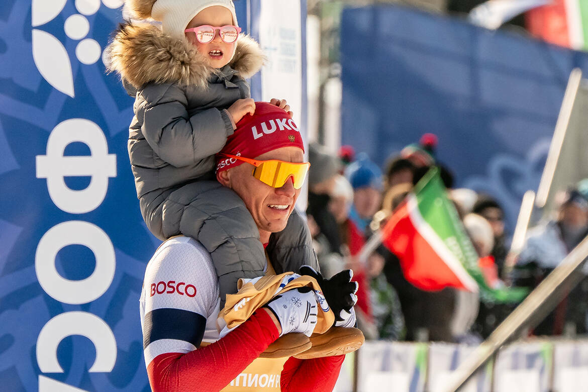 В четверг в спорткомплексе «Мирный» стартует шестой этап Кубка России по лыжным гонкам. В турнире примут участие более 230 спортсменов из 32 регионов, а также Белоруссии. Над чем нужно было поработать казанским организаторам, чего ждать от мужских гонок без Коростелева, но с Большуновым и кто фаворитка у женщин – в материале «ТИ-Спорта».