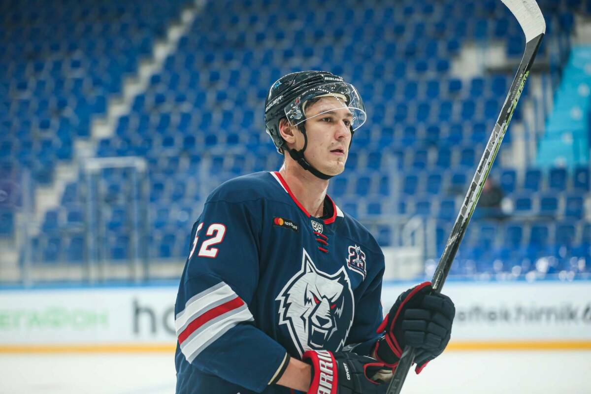 «Нефтехимик» продлил контракт с Евгением Митякиным