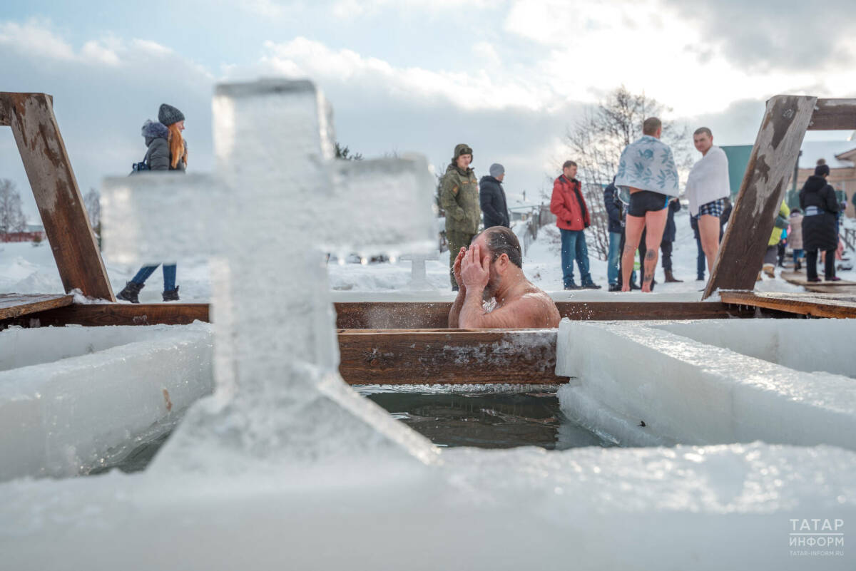 Тем, кто хочет окунуться в прорубь на Крещение, кардиолог посоветовал сначала пройти ЭКГ