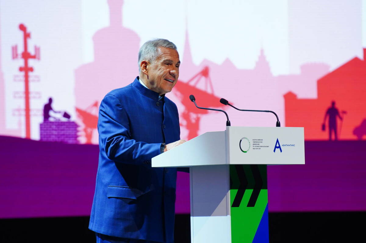Минниханов назвал участников «Абилимпикса» и «Профессионалов» гордостью Татарстана