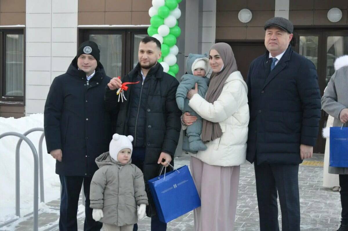 В Нижнекамске вручили ключи от новых квартир молодым врачам