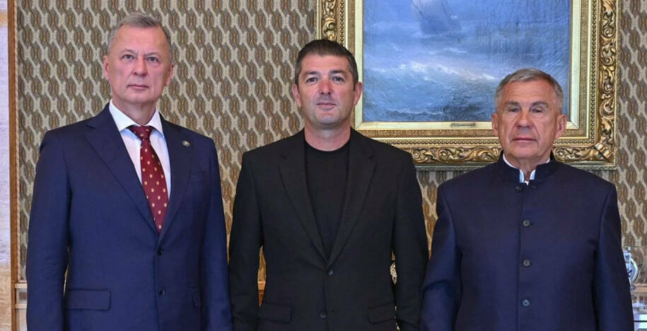 Рөстәм Миңнеханов «Рубин»ның яңа тренеры Франк Артига белән танышты