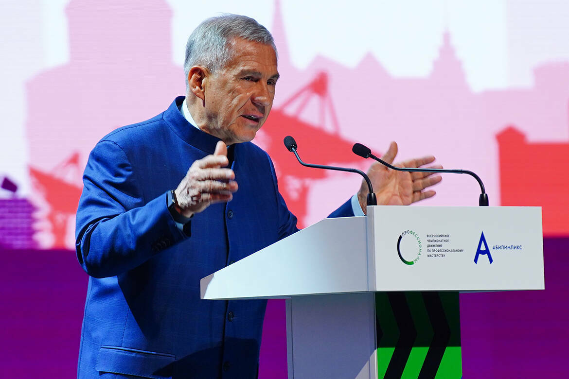 «Нас не сломить»: как Минниханов встретился с победителями чемпионатов профмастерства