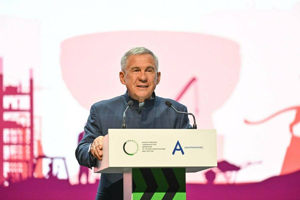 Миңнеханов «Профессионаллар», «Абилимпикс»та катнашучыларны Татарстан горурлыгы дип атады