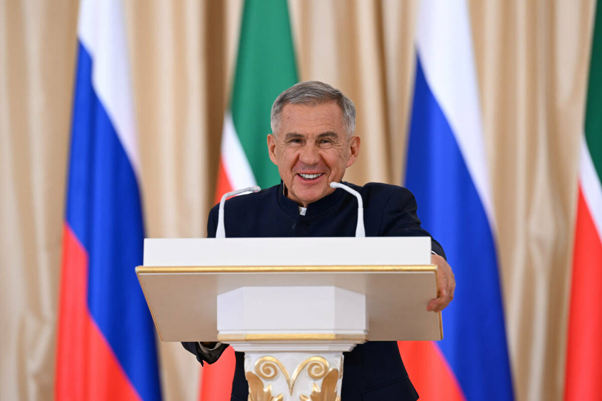 Миңнеханов «Профессионаллар» һәм «Абилимпикс» хәрәкәтләре призерларына бүләкләр тапшырды