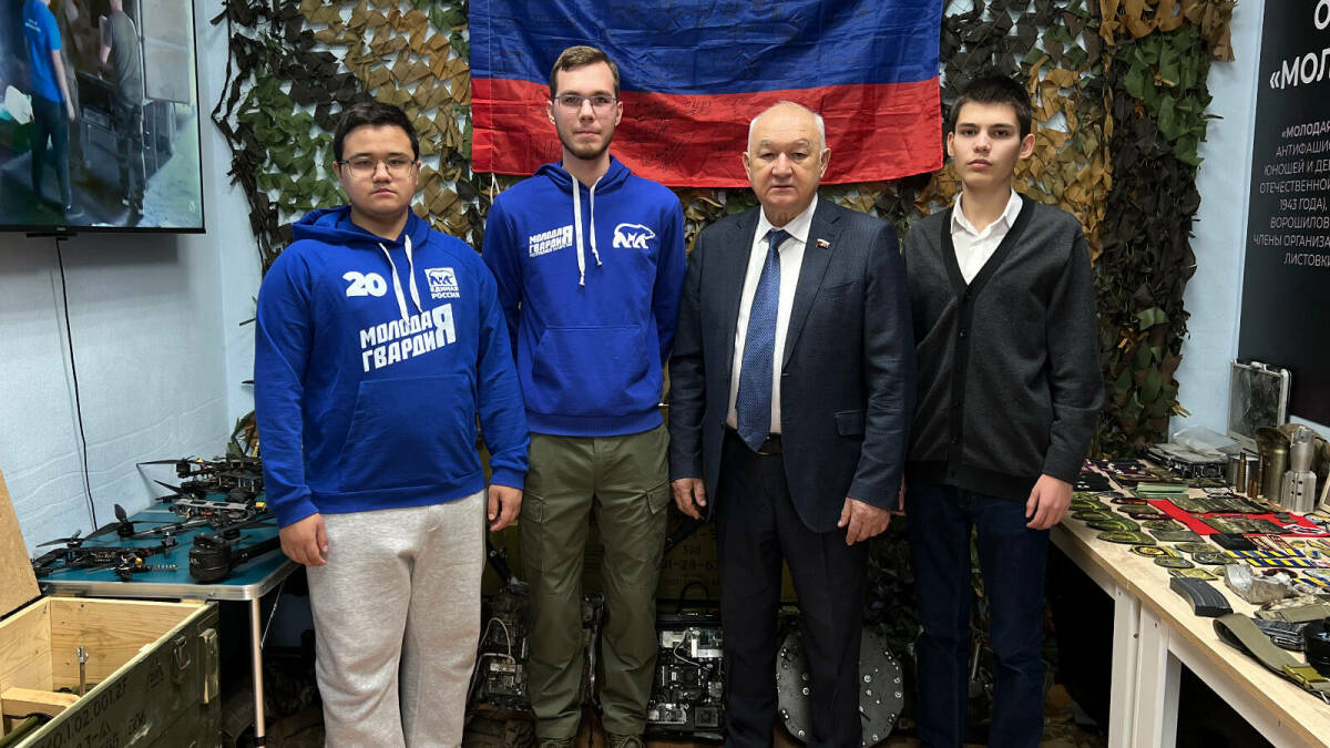 Молодогвардейцы Татарстана показали свой гуманитарный центр депутату ГД Гильмутдинову