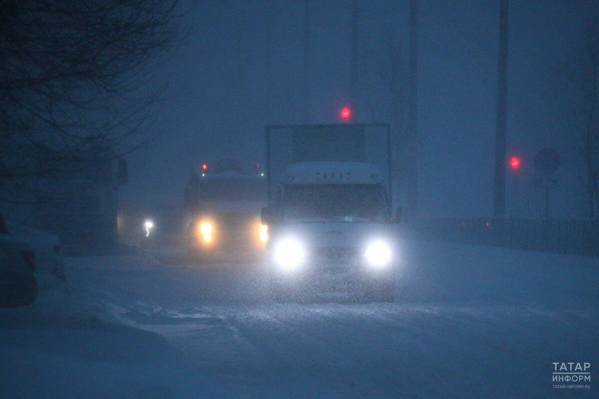 В России предложили лишать прав за ксеноновые фары и нештатные глушители