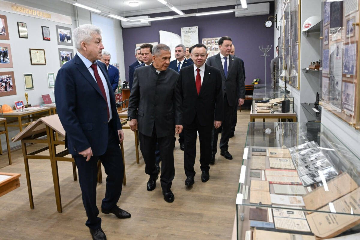 Файзуллин и Минниханов осмотрели экспозиции КГАСУ и ознакомились с проектами студентов