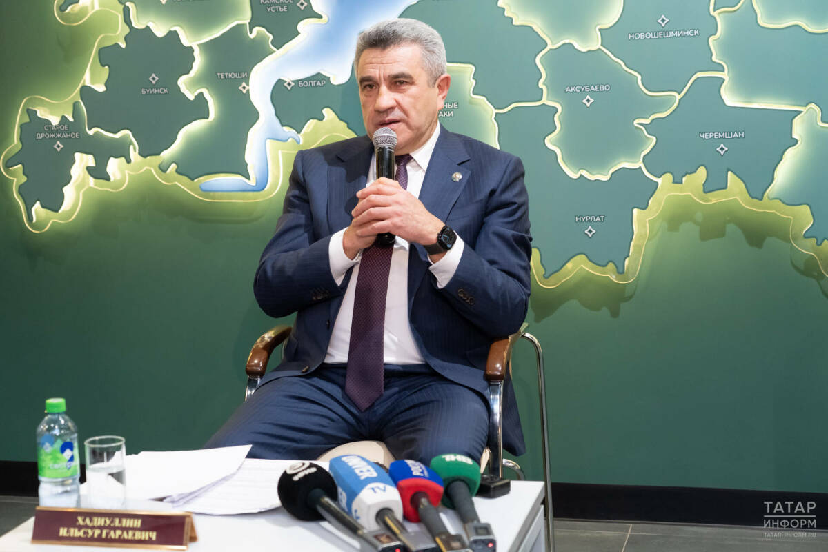 Школьников и учителей будут обучать работе с ИИ в Татарстане