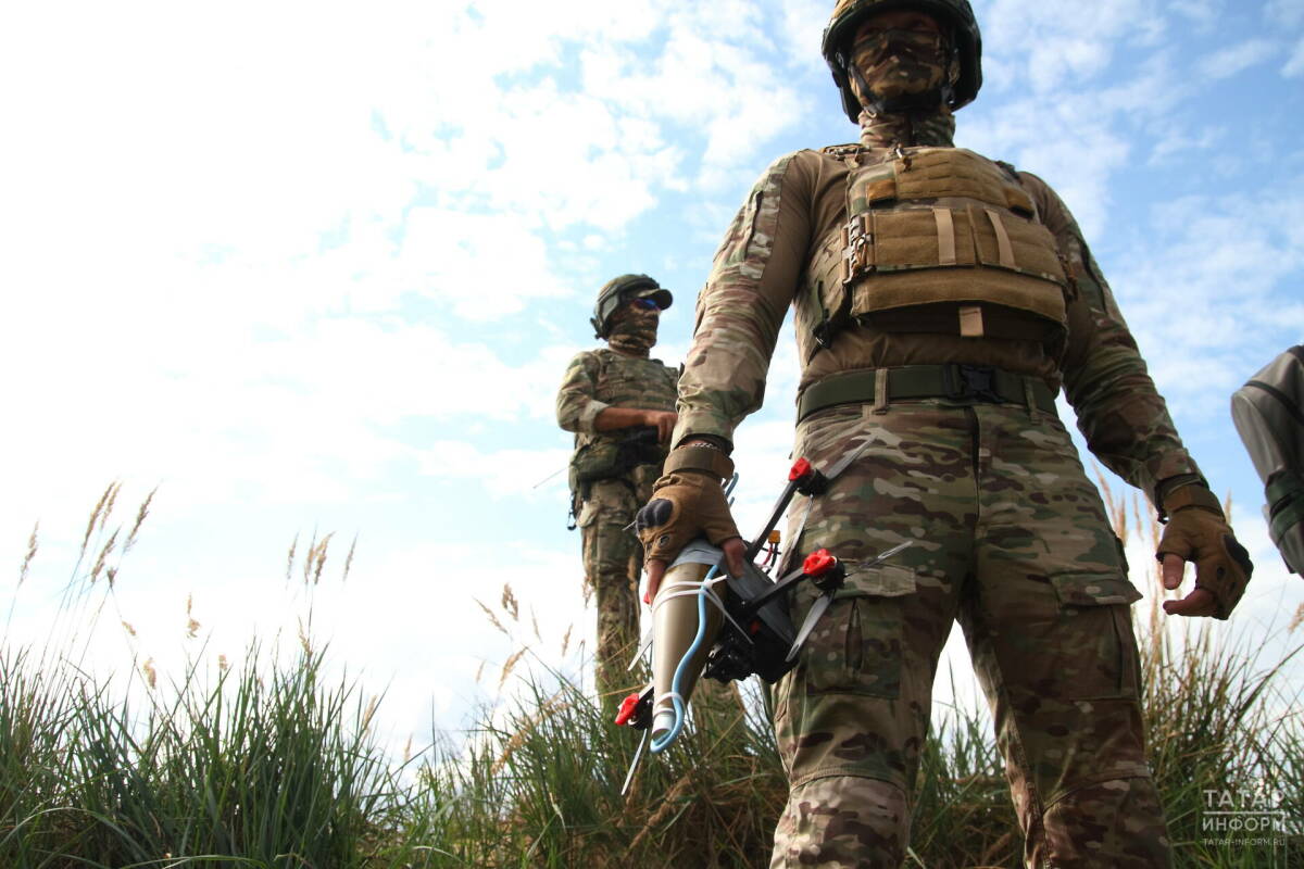 Студентам колледжей в РТ рассказывают о службе по контракту в Войсках беспилотных систем