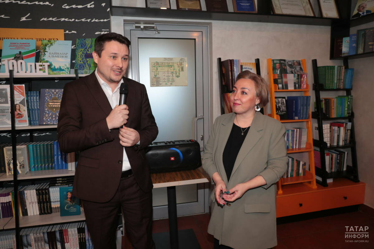 Галиуллин назвал книгу Луизы Янсуар «Сөт» украшением Татарского книжного издательства