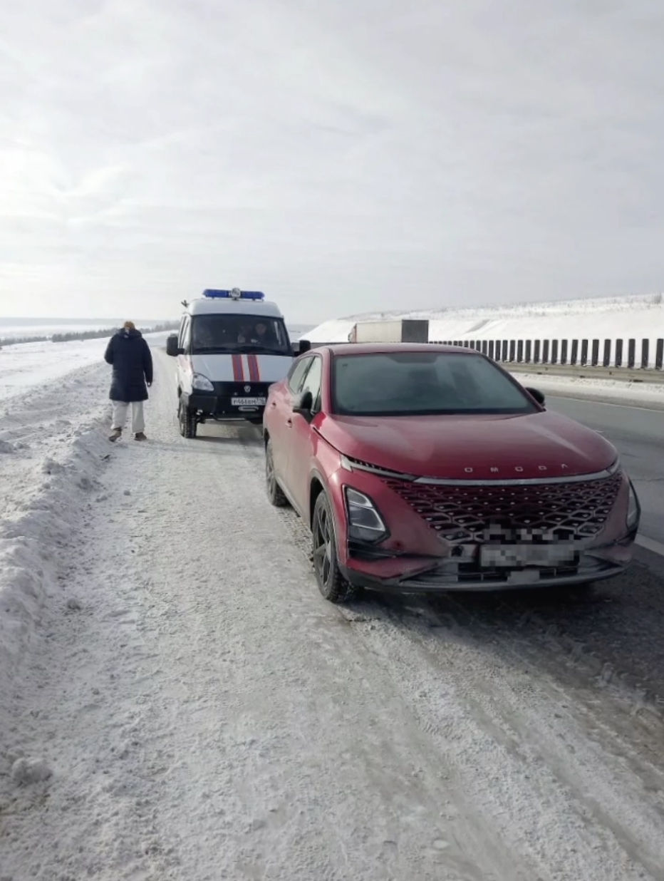 Спасатели помогли замерзающей паре на трассе М12 в Мамадышском районе