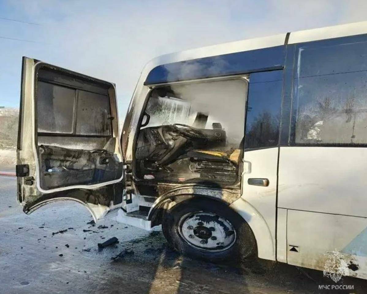 В Азнакаево загорелся автобус с людьми, никто не пострадал