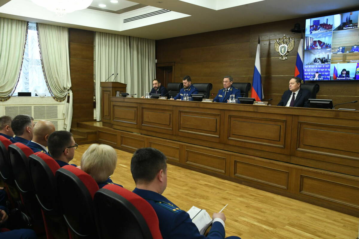 Песошин прокурорам: Усильте надзор за качеством выполнения госзаказа на предприятиях ОПК