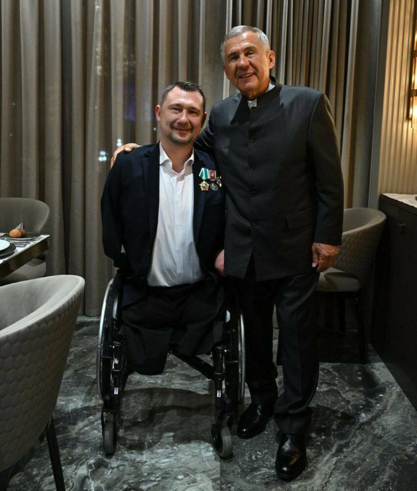 «Удивительной воли человек!»: Рустам Минниханов пообщался с паралимпийцем Алексеем Талаем