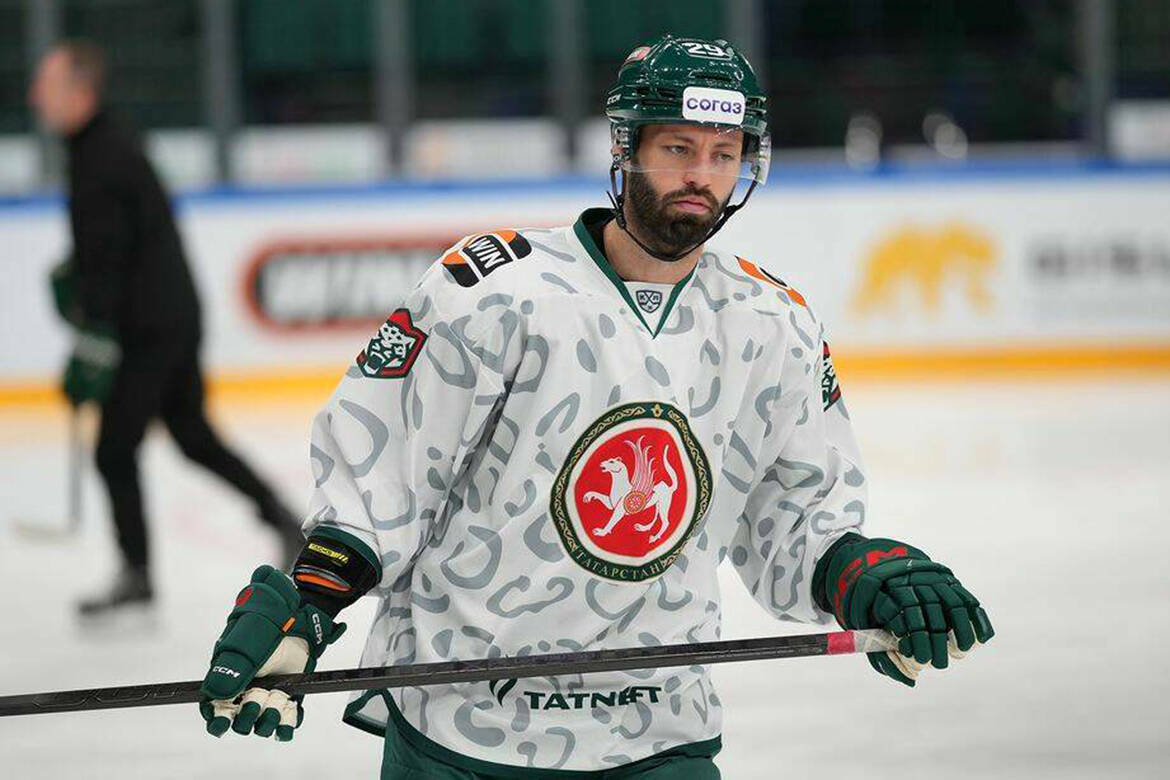 Владимир Плющев: «В КХЛ берут игроков, как сорока-воровка: что блестит, то и взяли»