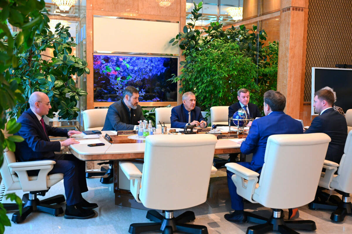 Минниханов провел рабочую встречу с президентом группы АО «Арнест»