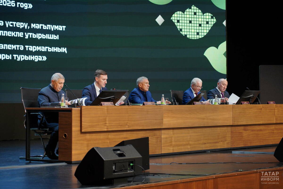 Минниханов поручил принять программу развития ИИ в Татарстане до 2030 года