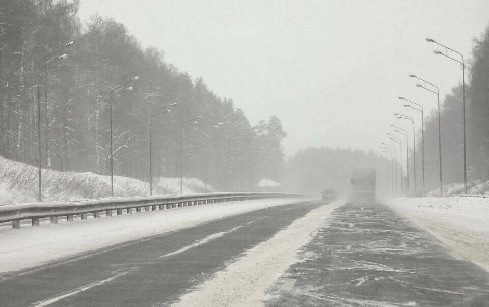 Минниханов призвал татарстанцев соблюдать бдительность на дорогах из-за метели