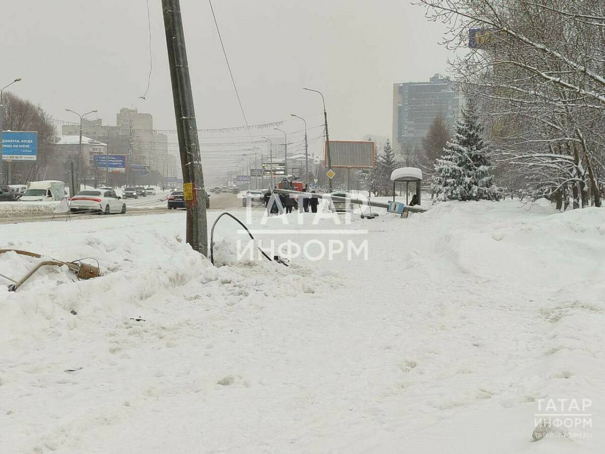 В Казани из-за падения столба временно не курсирует троллейбус №1