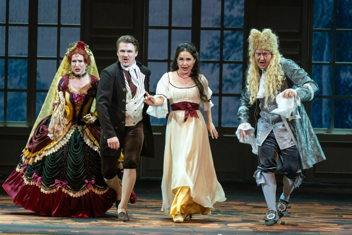 В Казани «Свадьба Фигаро»: как премьере Шаляпинского фестиваля урезали время бутербродов