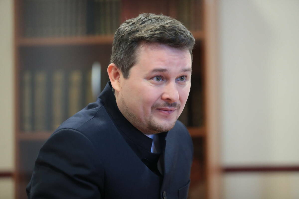 1 сентября прошлого года Рустем Галиуллин стал новым генеральным директором Татарского книжного издательства. Тогда же он обещал дать первое интервью в новой должности «Интертату» – но по прошествии 100 дней. Вашему вниманию – большой разговор о современной татарской книге.