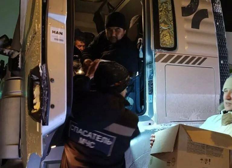 Глава Альметьевского района организовала помощь водителям, застрявшим из-за бурана