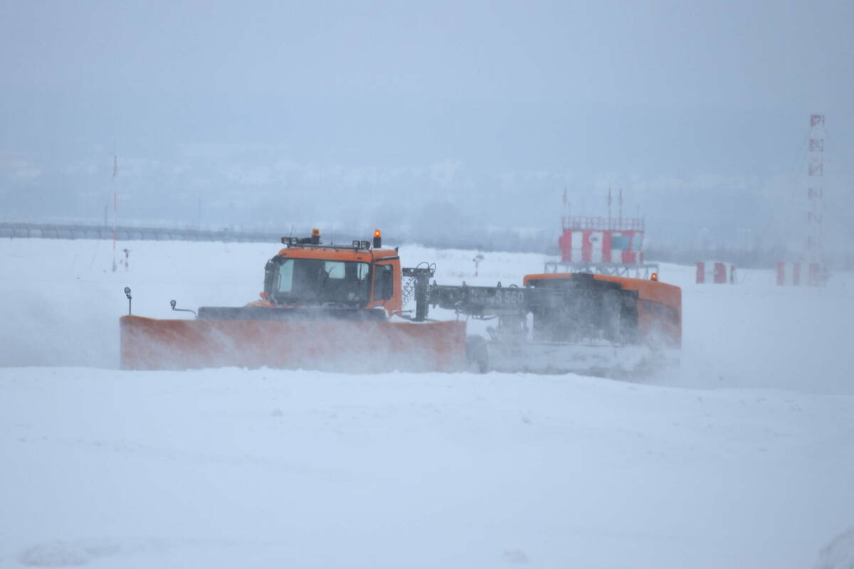 В Татарстане на дорогах регионального значения убирают снег 265 машин