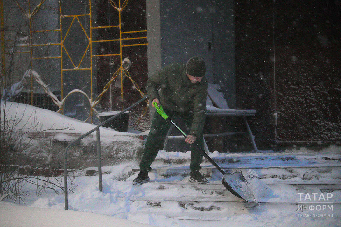 Татарстанцев предупредили о снеге и метели 6 января