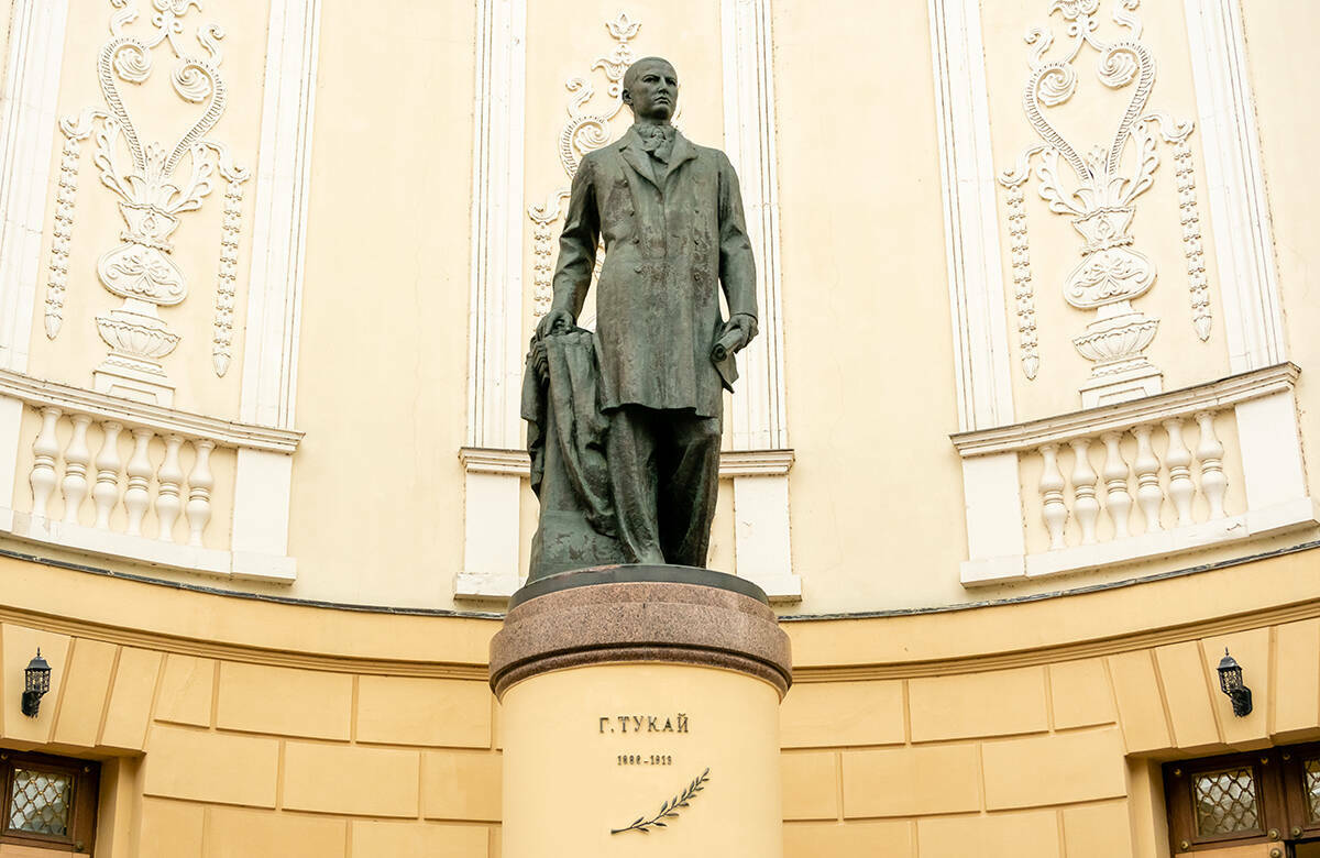 В этом году в Татарстане и за его пределами будет отмечаться 140-летие Габдуллы Тукая. Почему его образ так важен для татарского народа и насколько поэт популярен у современных жителей Татарстана, выяснял корреспондент «Татар-информа» совместно с республиканским отделением «Движения первых».