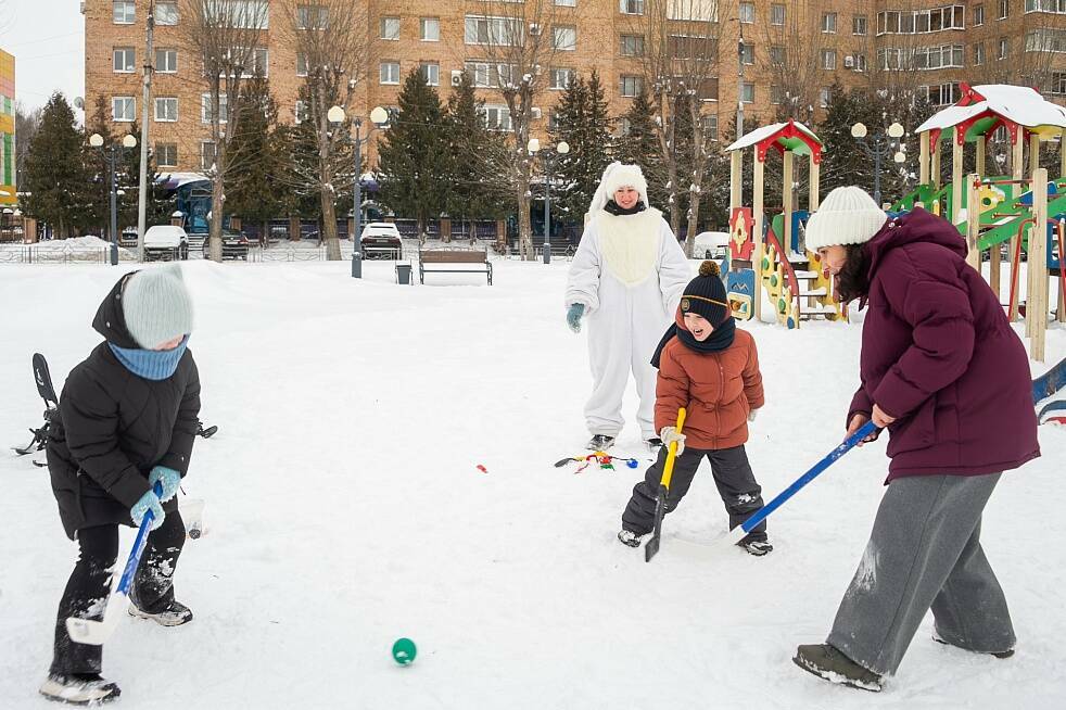 «Зима снежная пришла»: в парке Тукая в Нижнекамске прошел праздник для детей
