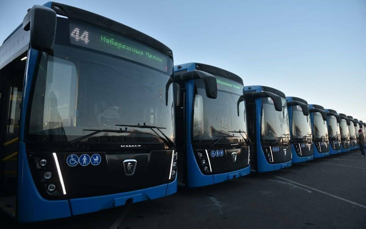 Три процента погрешности при подсчете пассажиров в автобусах стали поводом для принципиального разговора на деловом понедельнике в мэрии Набережных Челнов. Мэр Наиль Магдеев призвал IT-парк не ограничиваться перспективными разработками, а активнее внедрять их в работу муниципальных предприятий, исполкома и городских служб.