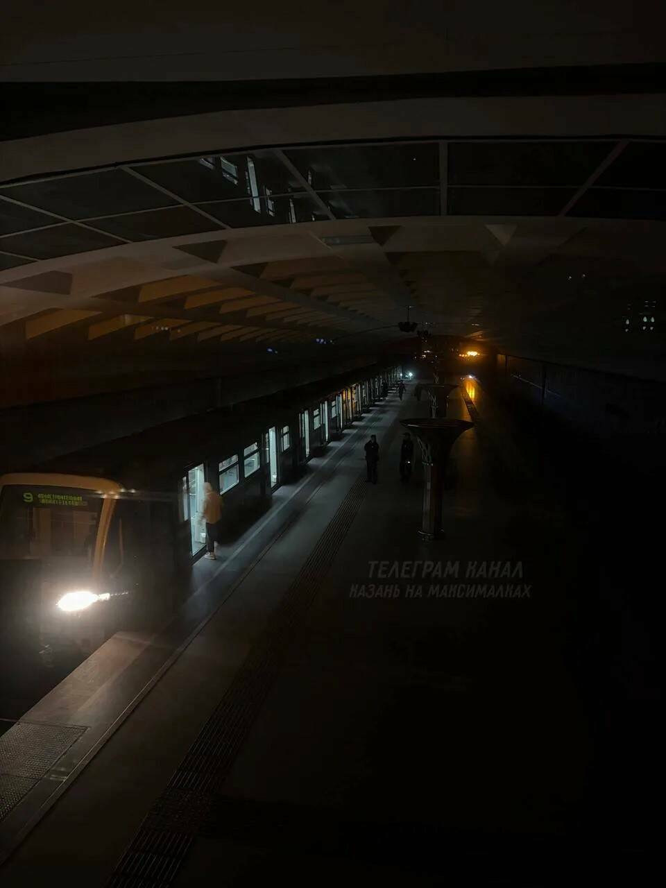 На станции метро Дубравная в Казани устраняют неполадки со светом