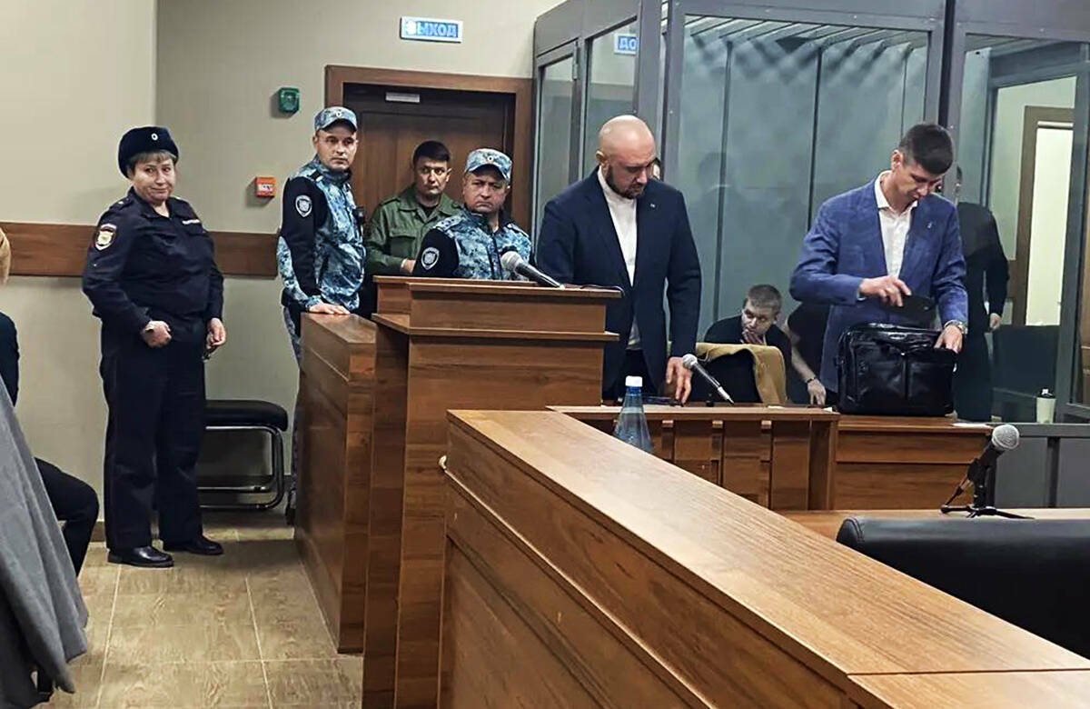 Советский районный суд Казани вынес приговор по делу о разбое, вымогательстве и похищении человека. По версии следствия, криминальная четверка знала, где дропперы будут снимать деньги, похищала обнальщиков и силой забирала у них деньги. Подробности – в репортаже «Татар-информа» из зала суда.