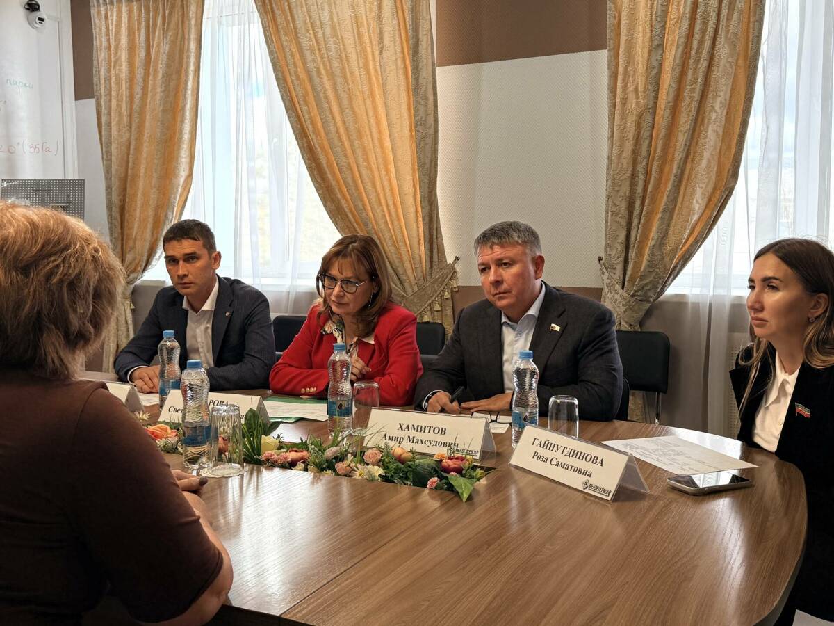 Детский омбудсмен РТ и депутат ГД изучили, как помогают детям в Менделеевске