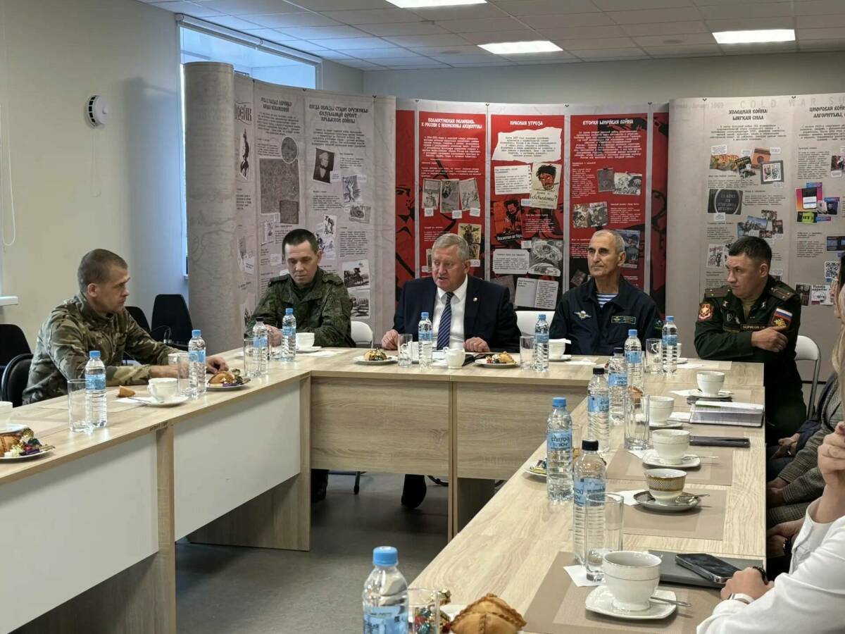 Глава Заинского района встретился с военнослужащими, вернувшимися в отпуск