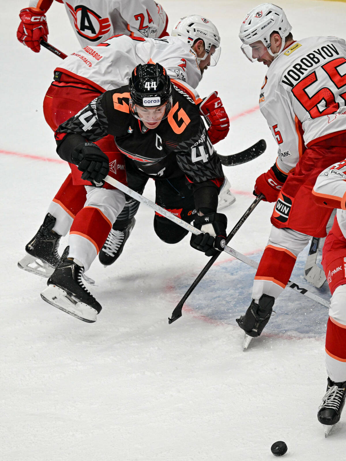 Защитник «Авангарда» Дамир Шарипзянов побил свой же рекорд по очкам за одну регулярку