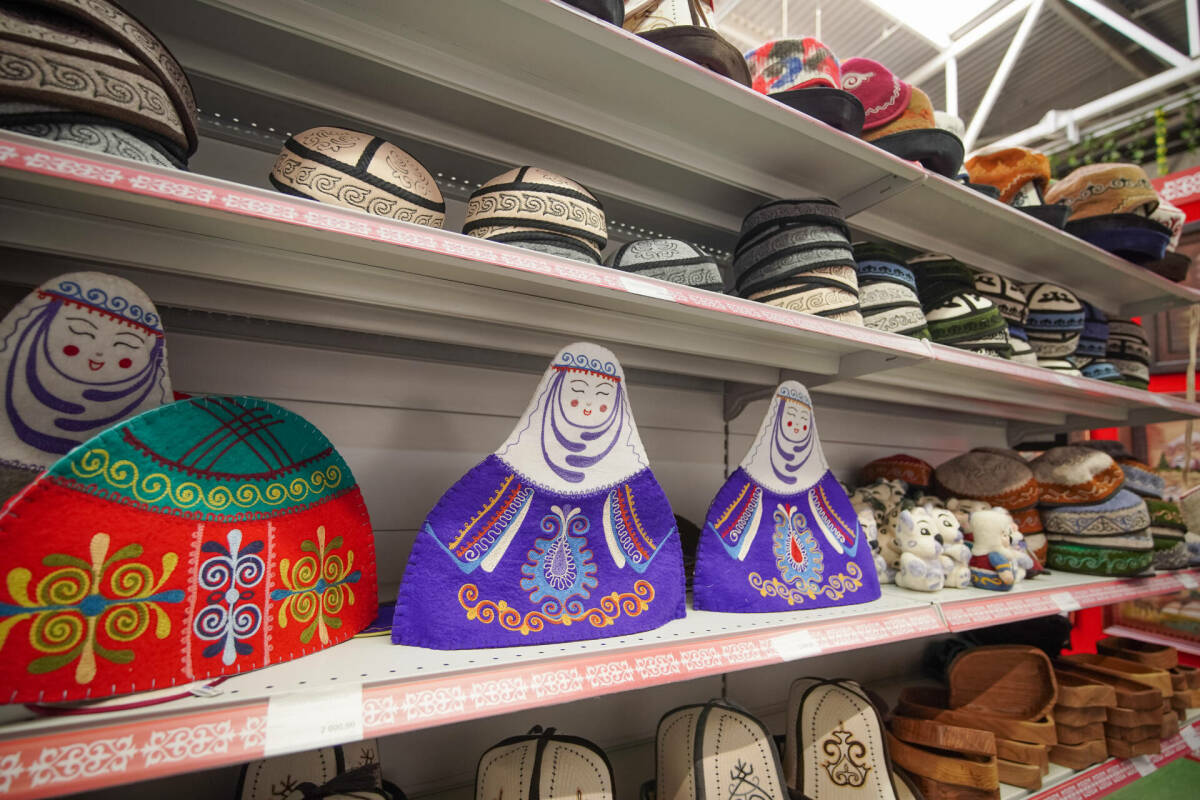 Поддержка производителей или лоббизм? Что стоит за идеей «российской полки» для торговли