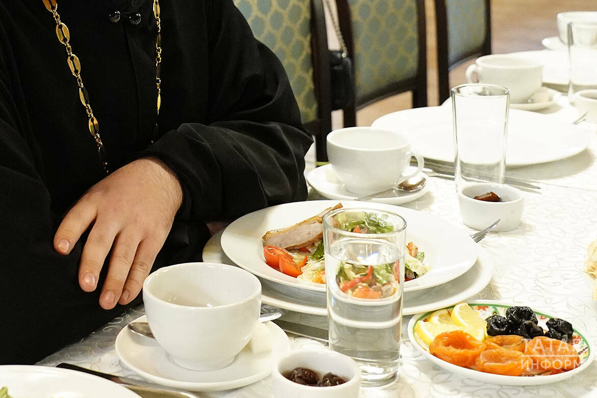 «Готовить организм к посту нужно заранее»: как не навредить себе, ограничиваясь в еде