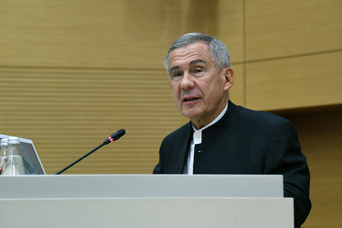 Раис Татарстана призвал воспитывать молодежь на примере воинов-интернационалистов