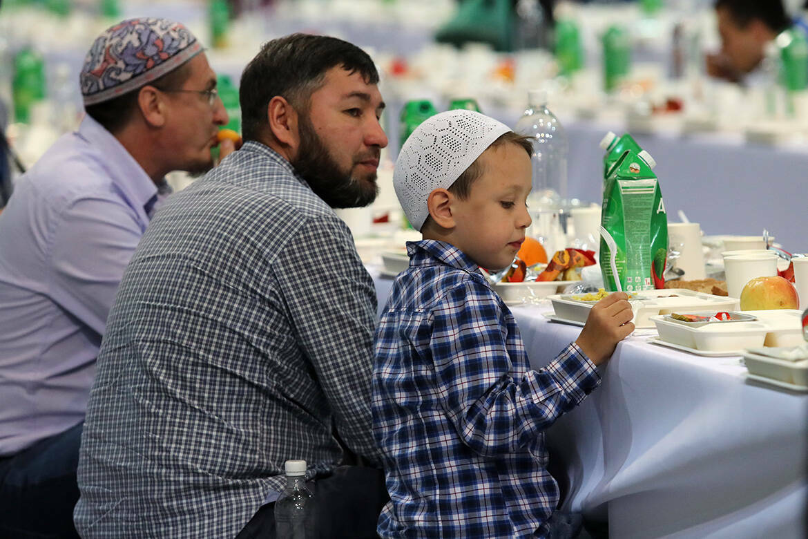 Совсем скоро наступит священный для мусульман месяц Рамадан. Почему нужно поститься в этот месяц, что запрещено во время уразы, а также как увеличить награду – в материале «Татар-информа».